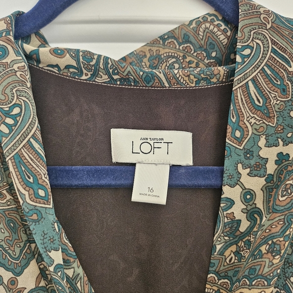 Ann Taylor size 16 blue and brown Paisley Print button up blouse - Picture 2 of 3